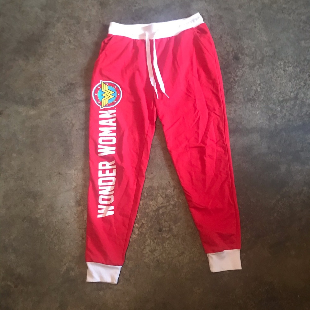 DC Wonder Women Sweat Red & White Size Small